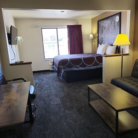 Amerivu Inn And Suites Shawano Wi Extérieur photo