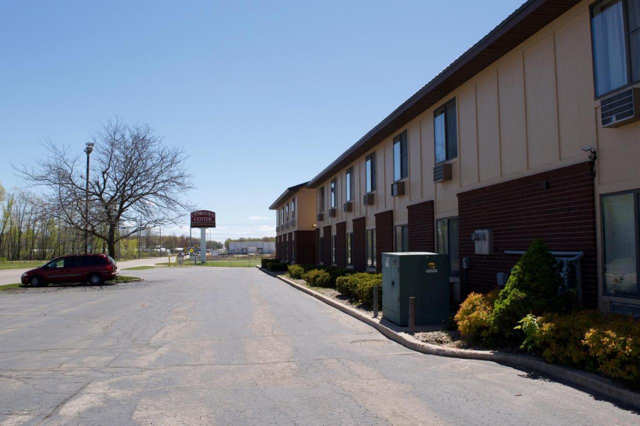 Amerivu Inn And Suites Shawano Wi Extérieur photo