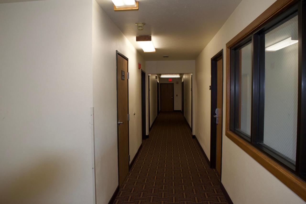 Amerivu Inn And Suites Shawano Wi Extérieur photo