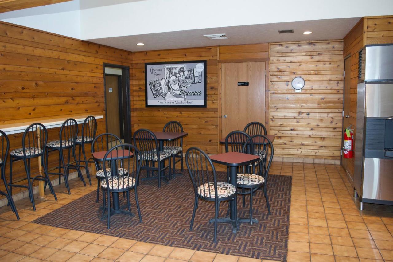 Amerivu Inn And Suites Shawano Wi Extérieur photo