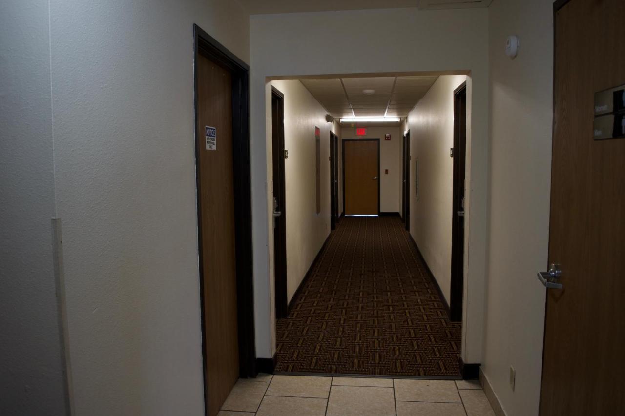 Amerivu Inn And Suites Shawano Wi Extérieur photo