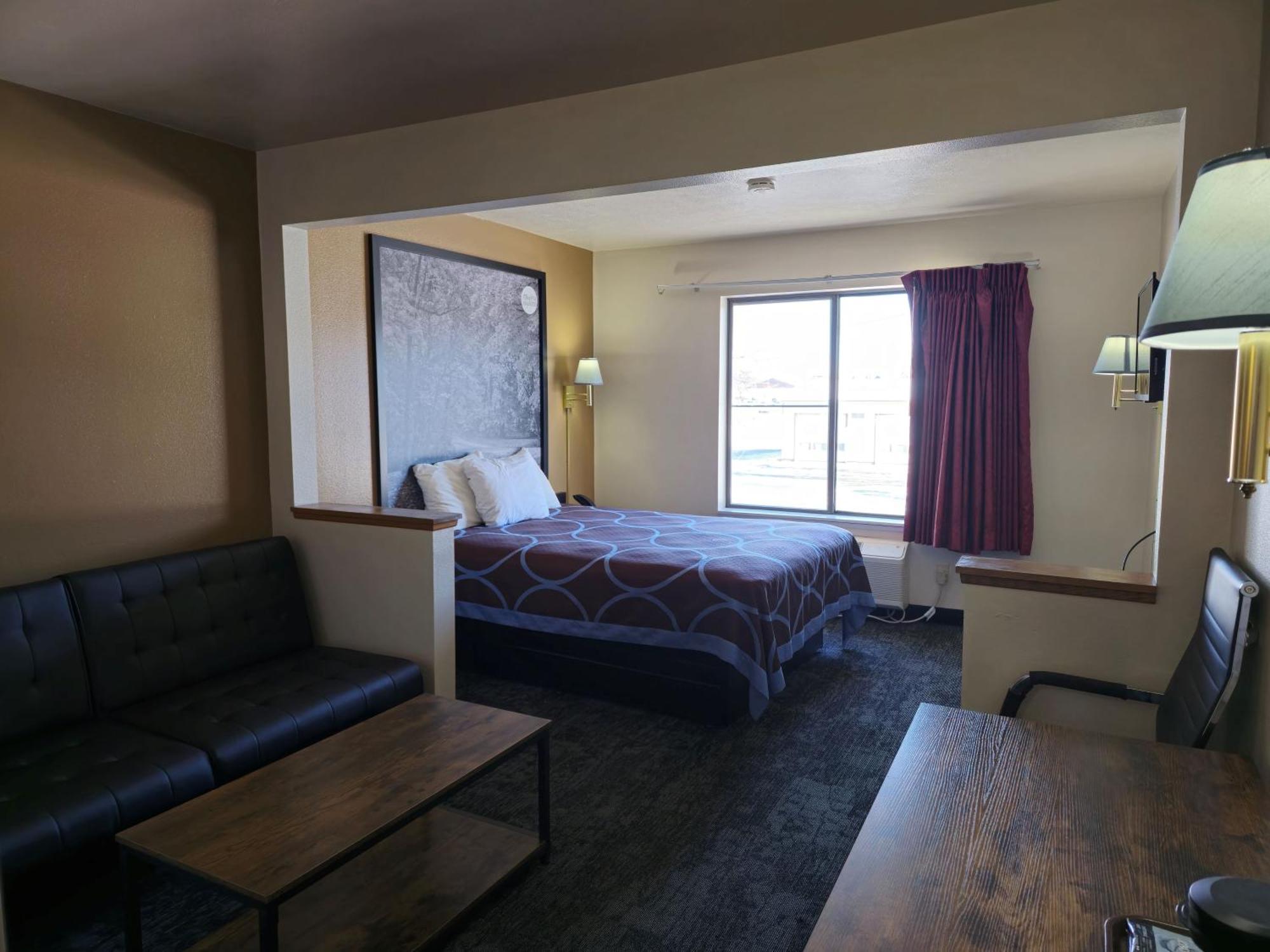 Amerivu Inn And Suites Shawano Wi Extérieur photo